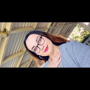 Meet your Posher, Lacee